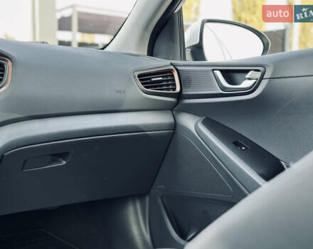 Белый Хендай Ioniq, объемом двигателя 0 л и пробегом 186 тыс. км за 12500 $, фото 35 на Automoto.ua