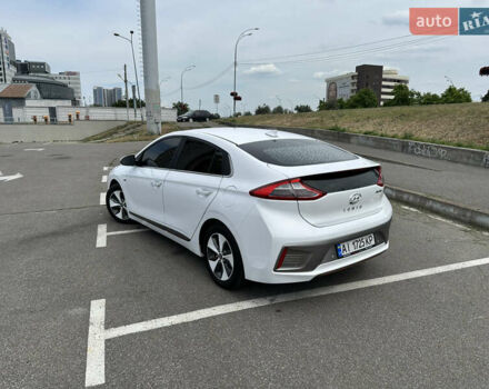 Белый Хендай Ioniq, объемом двигателя 0 л и пробегом 165 тыс. км за 12000 $, фото 4 на Automoto.ua