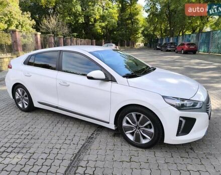 Хендай Ioniq 2017 в Одессе на Automoto.ua Белый Хендай Ioniq, объемом двигателя 1.6 л и пробегом 92 тыс. км за 12888 $, фото 13 на Automoto.ua