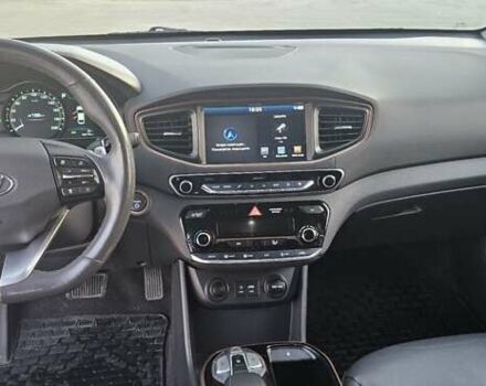 Белый Хендай Ioniq, объемом двигателя 0 л и пробегом 148 тыс. км за 12950 $, фото 5 на Automoto.ua