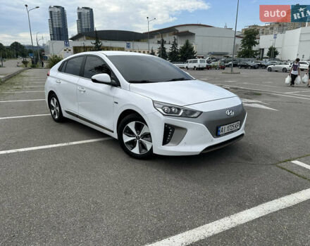 Белый Хендай Ioniq, объемом двигателя 0 л и пробегом 165 тыс. км за 12000 $, фото 3 на Automoto.ua