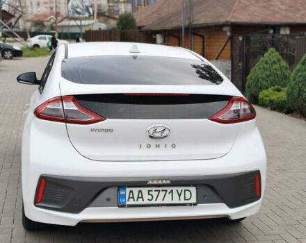 Белый Хендай Ioniq, объемом двигателя 0 л и пробегом 142 тыс. км за 13300 $, фото 2 на Automoto.ua
