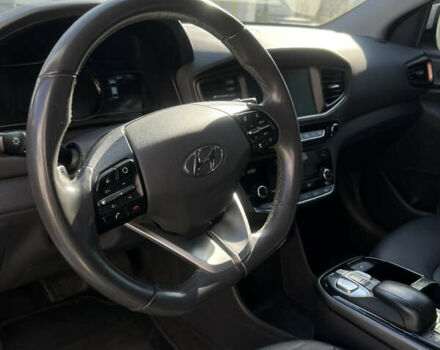 Белый Хендай Ioniq, объемом двигателя 0 л и пробегом 150 тыс. км за 11900 $, фото 5 на Automoto.ua