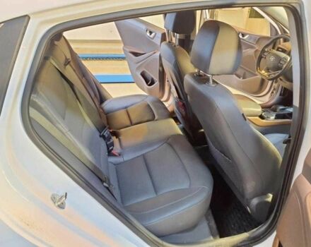 Білий Хендай Ioniq, об'ємом двигуна 0 л та пробігом 132 тис. км за 12300 $, фото 15 на Automoto.ua