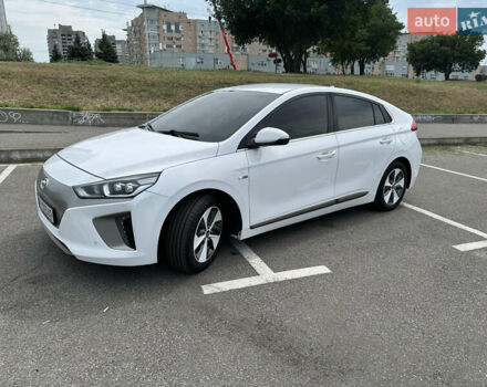 Белый Хендай Ioniq, объемом двигателя 0 л и пробегом 165 тыс. км за 12000 $, фото 1 на Automoto.ua
