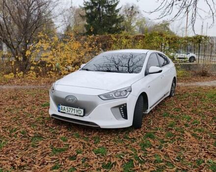 Белый Хендай Ioniq, объемом двигателя 0 л и пробегом 142 тыс. км за 13300 $, фото 4 на Automoto.ua