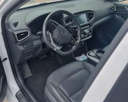 Белый Хендай Ioniq, объемом двигателя 0 л и пробегом 80 тыс. км за 12500 $, фото 17 на Automoto.ua