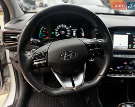 Белый Хендай Ioniq, объемом двигателя 0 л и пробегом 119 тыс. км за 10500 $, фото 9 на Automoto.ua