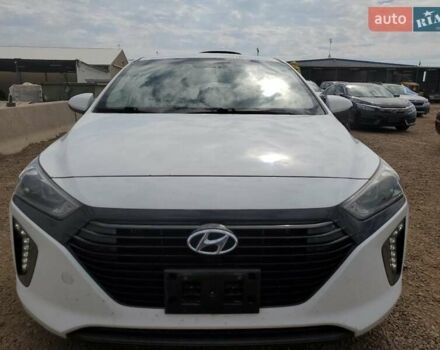 Белый Хендай Ioniq, объемом двигателя 1.58 л и пробегом 150 тыс. км за 3000 $, фото 4 на Automoto.ua