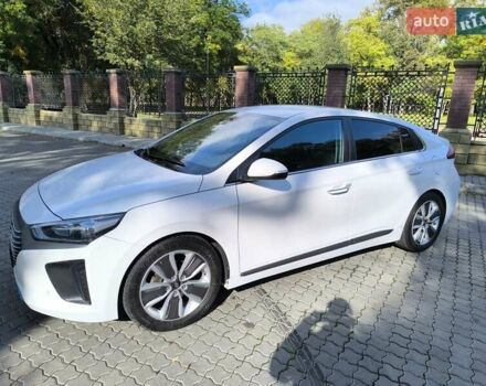 Хендай Ioniq 2017 в Одессе на Automoto.ua Белый Хендай Ioniq, объемом двигателя 1.6 л и пробегом 92 тыс. км за 12888 $, фото 32 на Automoto.ua