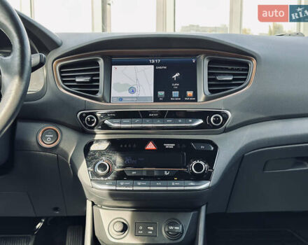 Белый Хендай Ioniq, объемом двигателя 0 л и пробегом 186 тыс. км за 12500 $, фото 34 на Automoto.ua