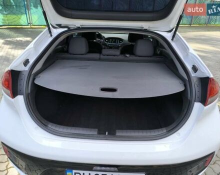 Хендай Ioniq 2017 в Одессе на Automoto.ua Белый Хендай Ioniq, объемом двигателя 1.6 л и пробегом 92 тыс. км за 12888 $, фото 20 на Automoto.ua