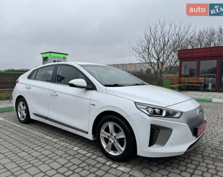 Білий Хендай Ioniq, об'ємом двигуна 0 л та пробігом 102 тис. км за 12200 $, фото 3 на Automoto.ua