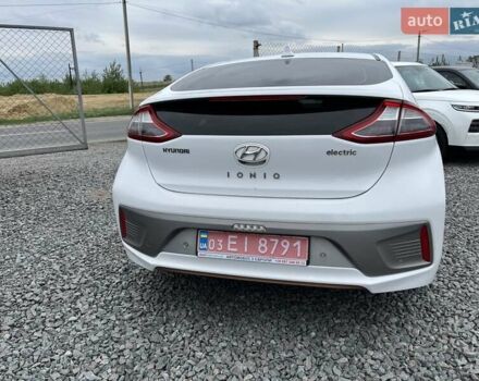 Білий Хендай Ioniq, об'ємом двигуна 0 л та пробігом 96 тис. км за 12599 $, фото 5 на Automoto.ua