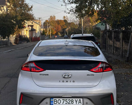 Белый Хендай Ioniq, объемом двигателя 0 л и пробегом 91 тыс. км за 12300 $, фото 4 на Automoto.ua