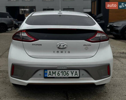 Белый Хендай Ioniq, объемом двигателя 0 л и пробегом 119 тыс. км за 10500 $, фото 4 на Automoto.ua
