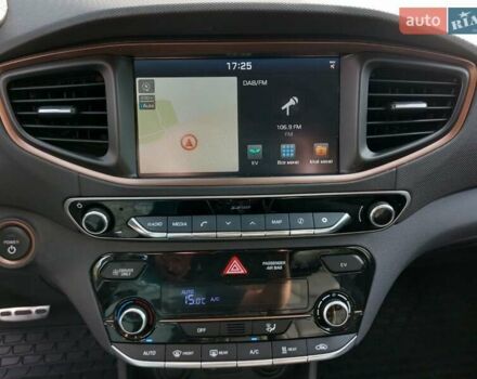 Білий Хендай Ioniq, об'ємом двигуна 0 л та пробігом 105 тис. км за 13700 $, фото 24 на Automoto.ua