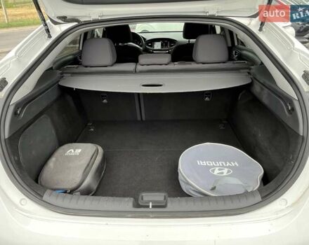 Білий Хендай Ioniq, об'ємом двигуна 0 л та пробігом 96 тис. км за 12599 $, фото 18 на Automoto.ua