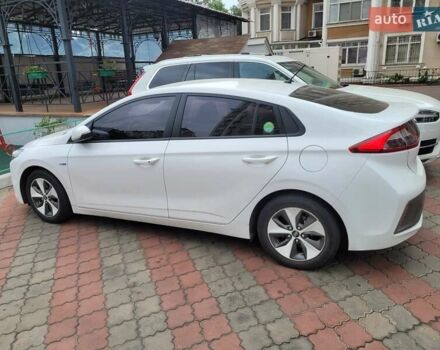 Білий Хендай Ioniq, об'ємом двигуна 0 л та пробігом 71 тис. км за 12200 $, фото 10 на Automoto.ua