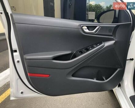 Белый Хендай Ioniq, объемом двигателя 0 л и пробегом 94 тыс. км за 18999 $, фото 19 на Automoto.ua