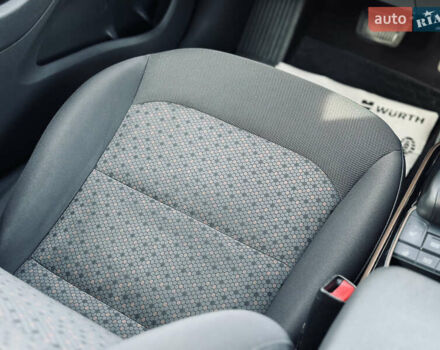 Белый Хендай Ioniq, объемом двигателя 0 л и пробегом 186 тыс. км за 12500 $, фото 37 на Automoto.ua