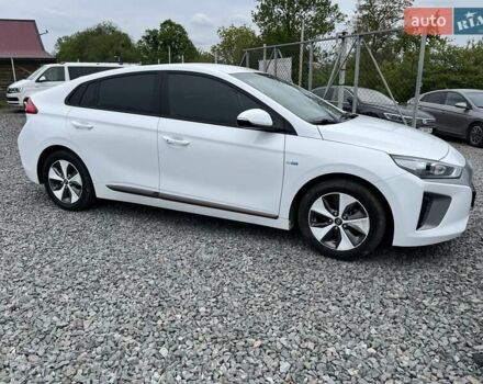 Білий Хендай Ioniq, об'ємом двигуна 0 л та пробігом 96 тис. км за 12599 $, фото 7 на Automoto.ua