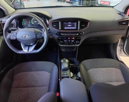 Білий Хендай Ioniq, об'ємом двигуна 0 л та пробігом 6 тис. км за 13500 $, фото 9 на Automoto.ua