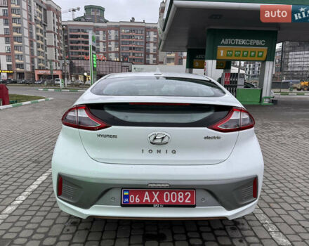 Білий Хендай Ioniq, об'ємом двигуна 0 л та пробігом 102 тис. км за 12200 $, фото 6 на Automoto.ua