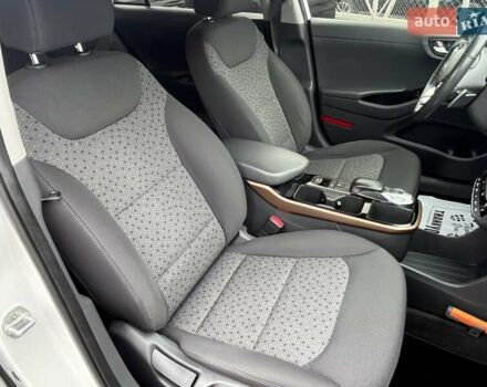 Білий Хендай Ioniq, об'ємом двигуна 0 л та пробігом 96 тис. км за 12599 $, фото 15 на Automoto.ua