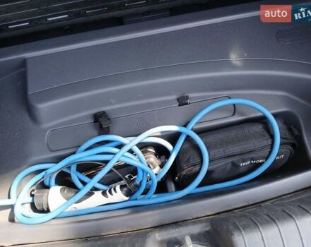 Білий Хендай Ioniq, об'ємом двигуна 0 л та пробігом 200 тис. км за 11500 $, фото 4 на Automoto.ua