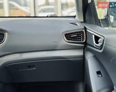 Белый Хендай Ioniq, объемом двигателя 0 л и пробегом 186 тыс. км за 12500 $, фото 45 на Automoto.ua