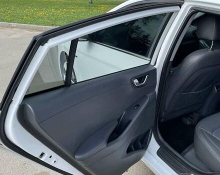 Белый Хендай Ioniq, объемом двигателя 0 л и пробегом 102 тыс. км за 13000 $, фото 14 на Automoto.ua