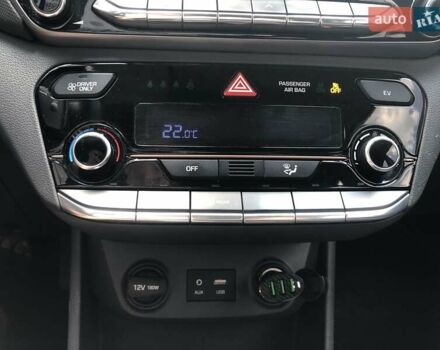 Белый Хендай Ioniq, объемом двигателя 0 л и пробегом 94 тыс. км за 18999 $, фото 5 на Automoto.ua