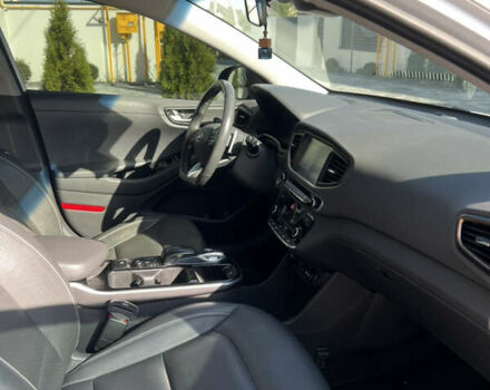 Белый Хендай Ioniq, объемом двигателя 0 л и пробегом 150 тыс. км за 11900 $, фото 6 на Automoto.ua