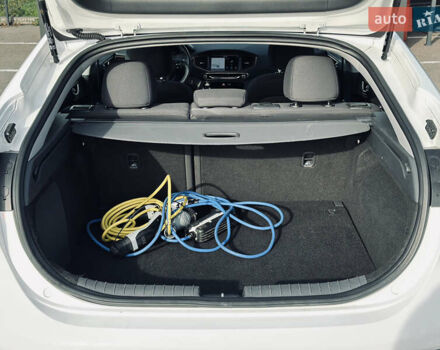 Белый Хендай Ioniq, объемом двигателя 0 л и пробегом 186 тыс. км за 12500 $, фото 13 на Automoto.ua