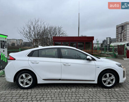 Білий Хендай Ioniq, об'ємом двигуна 0 л та пробігом 102 тис. км за 12200 $, фото 4 на Automoto.ua
