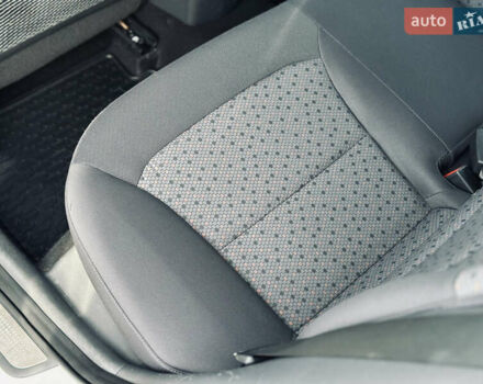 Белый Хендай Ioniq, объемом двигателя 0 л и пробегом 186 тыс. км за 12500 $, фото 19 на Automoto.ua