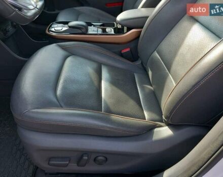 Білий Хендай Ioniq, об'ємом двигуна 0 л та пробігом 105 тис. км за 13700 $, фото 12 на Automoto.ua