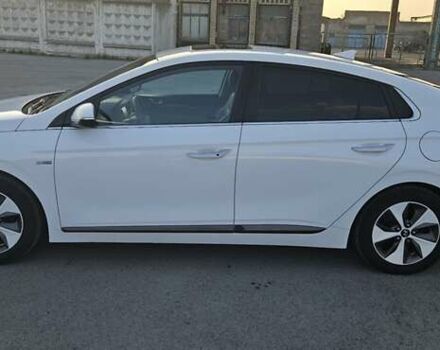 Белый Хендай Ioniq, объемом двигателя 0 л и пробегом 148 тыс. км за 12950 $, фото 7 на Automoto.ua