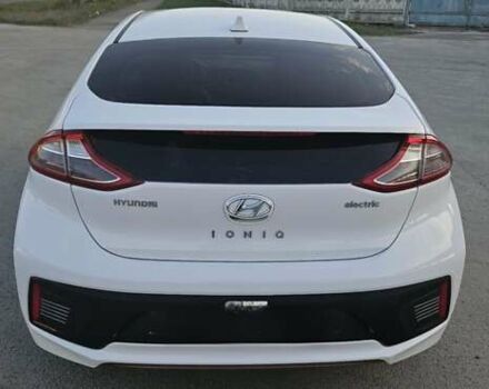 Белый Хендай Ioniq, объемом двигателя 0 л и пробегом 148 тыс. км за 12950 $, фото 1 на Automoto.ua
