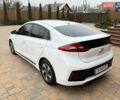 Белый Хендай Ioniq, объемом двигателя 1.58 л и пробегом 164 тыс. км за 14300 $, фото 4 на Automoto.ua