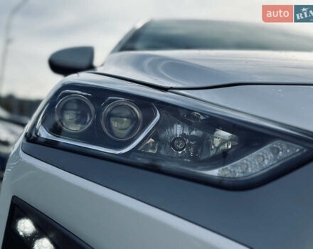 Белый Хендай Ioniq, объемом двигателя 0 л и пробегом 186 тыс. км за 12500 $, фото 6 на Automoto.ua