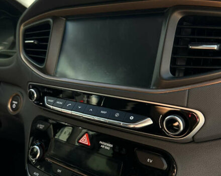 Белый Хендай Ioniq, объемом двигателя 0 л и пробегом 150 тыс. км за 11900 $, фото 20 на Automoto.ua