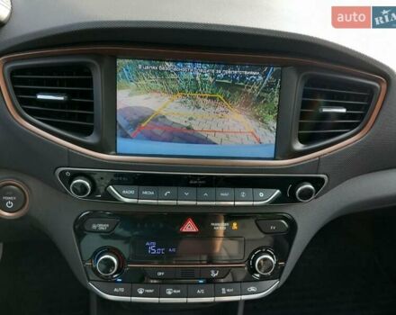 Білий Хендай Ioniq, об'ємом двигуна 0 л та пробігом 105 тис. км за 13700 $, фото 17 на Automoto.ua