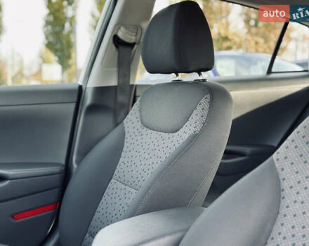 Белый Хендай Ioniq, объемом двигателя 0 л и пробегом 186 тыс. км за 12500 $, фото 27 на Automoto.ua