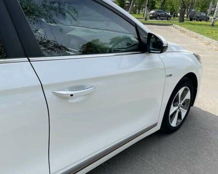 Белый Хендай Ioniq, объемом двигателя 0 л и пробегом 102 тыс. км за 13000 $, фото 37 на Automoto.ua
