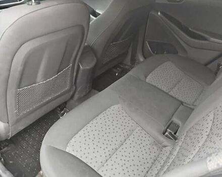 Білий Хендай Ioniq, об'ємом двигуна 0 л та пробігом 141 тис. км за 12000 $, фото 1 на Automoto.ua