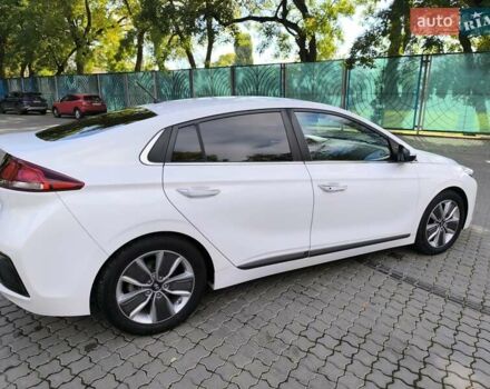 Хендай Ioniq 2017 в Одессе на Automoto.ua Белый Хендай Ioniq, объемом двигателя 1.6 л и пробегом 92 тыс. км за 12888 $, фото 4 на Automoto.ua