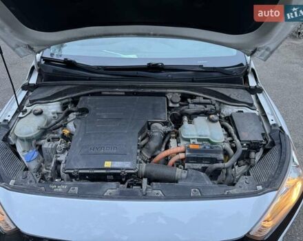 Білий Хендай Ioniq, об'ємом двигуна 1.58 л та пробігом 144 тис. км за 14500 $, фото 18 на Automoto.ua