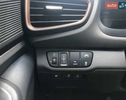 Белый Хендай Ioniq, объемом двигателя 0 л и пробегом 94 тыс. км за 18999 $, фото 10 на Automoto.ua